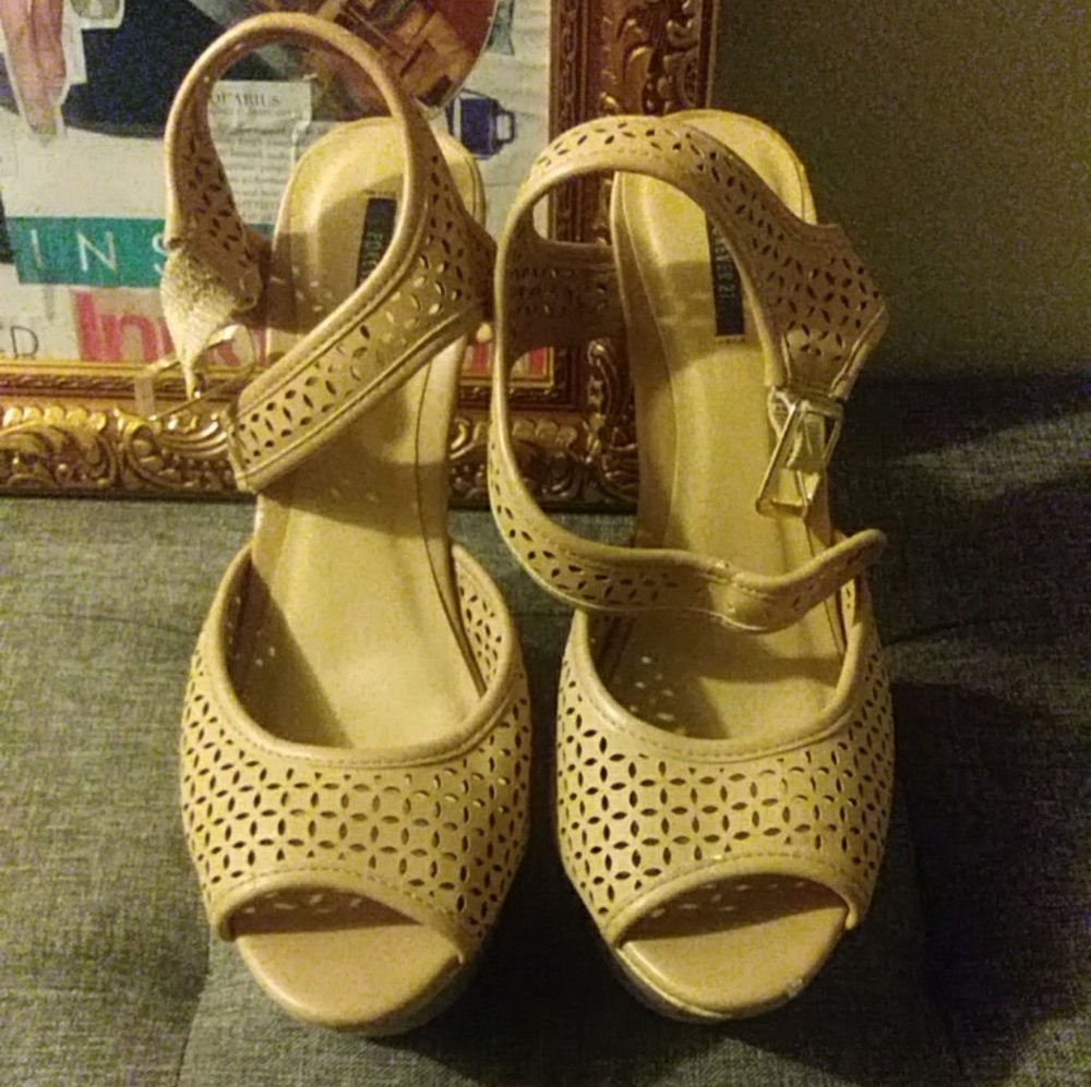 Shoes - Picture 2 of 5